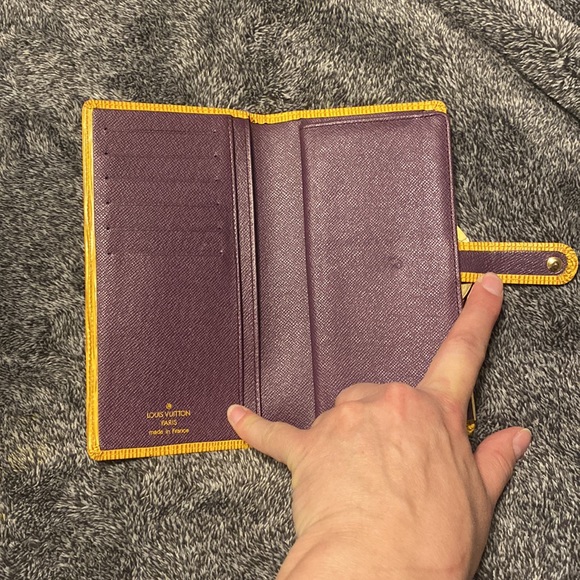 Auth LV Gold Epi Kisslock Wallet MI1002 - Picture 8 of 13